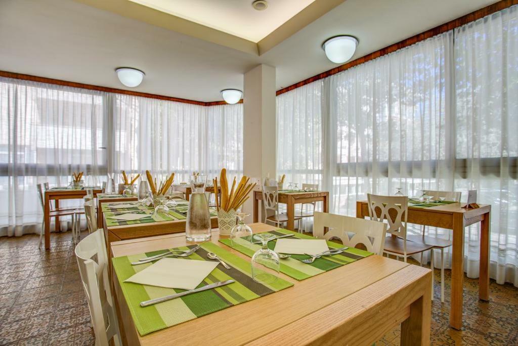 Hotel Konrad Marebello Dış mekan fotoğraf