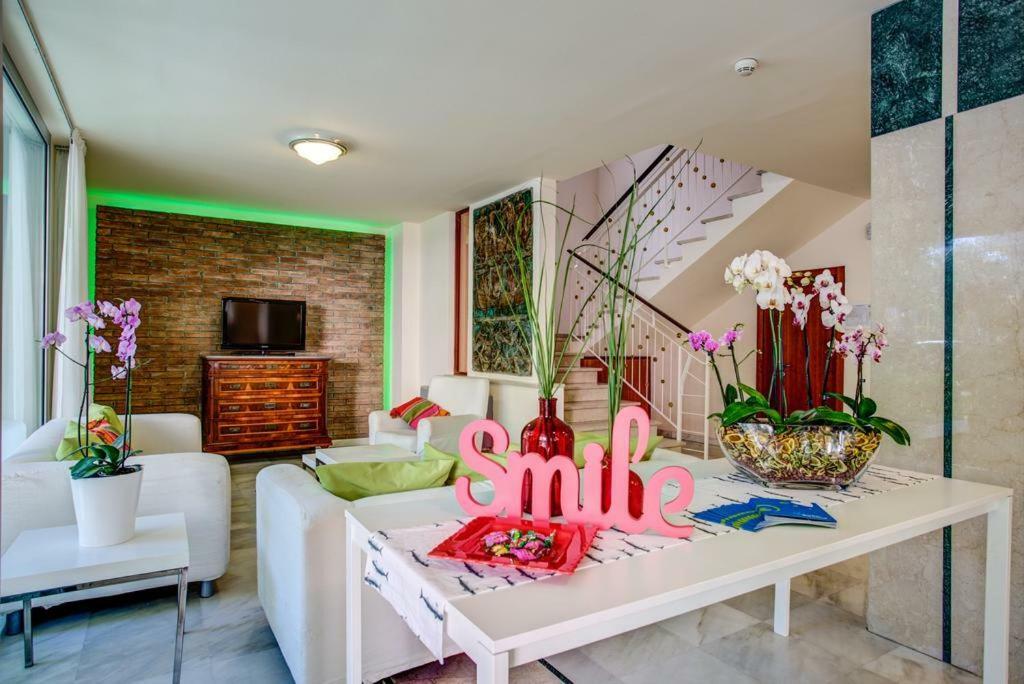 Hotel Konrad Marebello Dış mekan fotoğraf